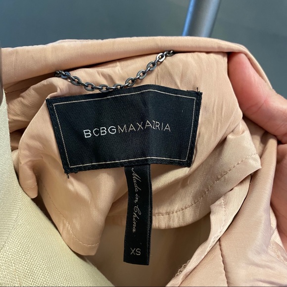 Lightweight BCBG TRENCH COAT - Picture 2 of 3